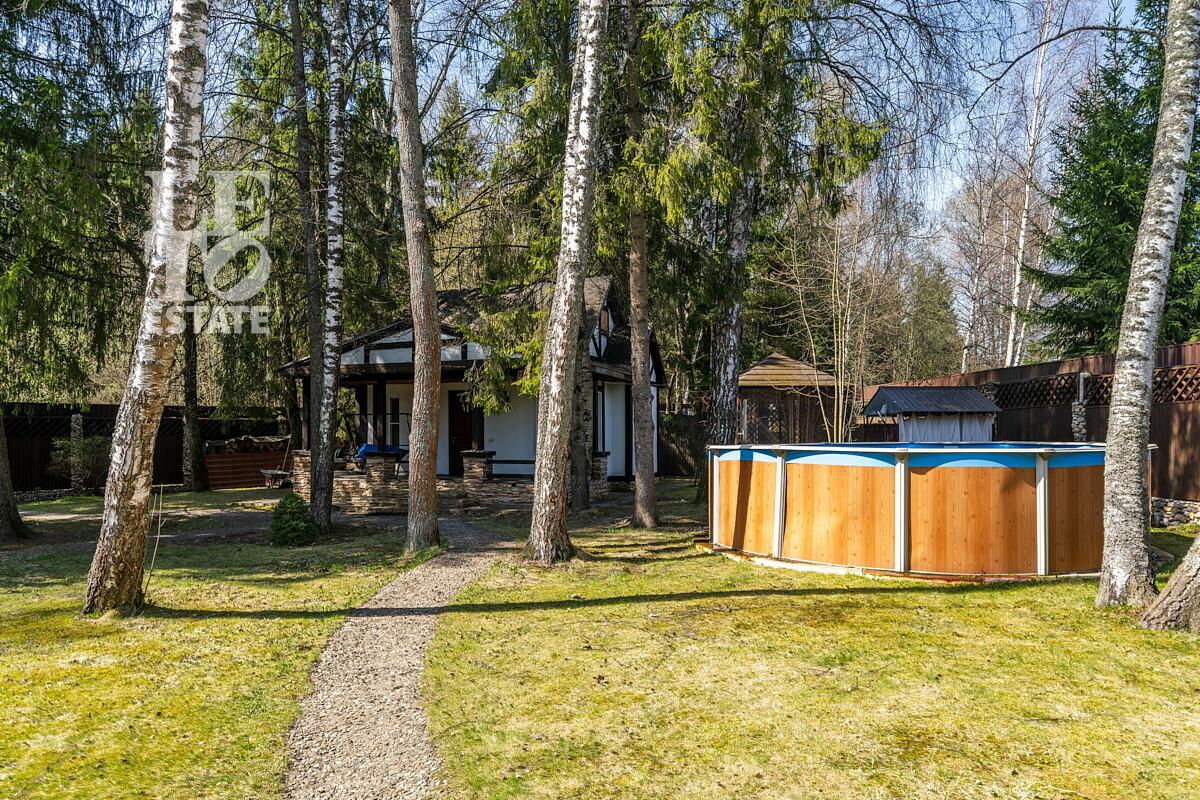 3-этажный коттедж 550 м² с отделкой