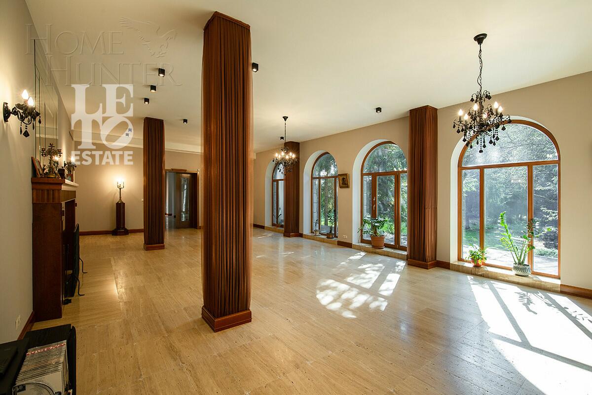 2-этажный коттедж 1 100 м² с отделкой