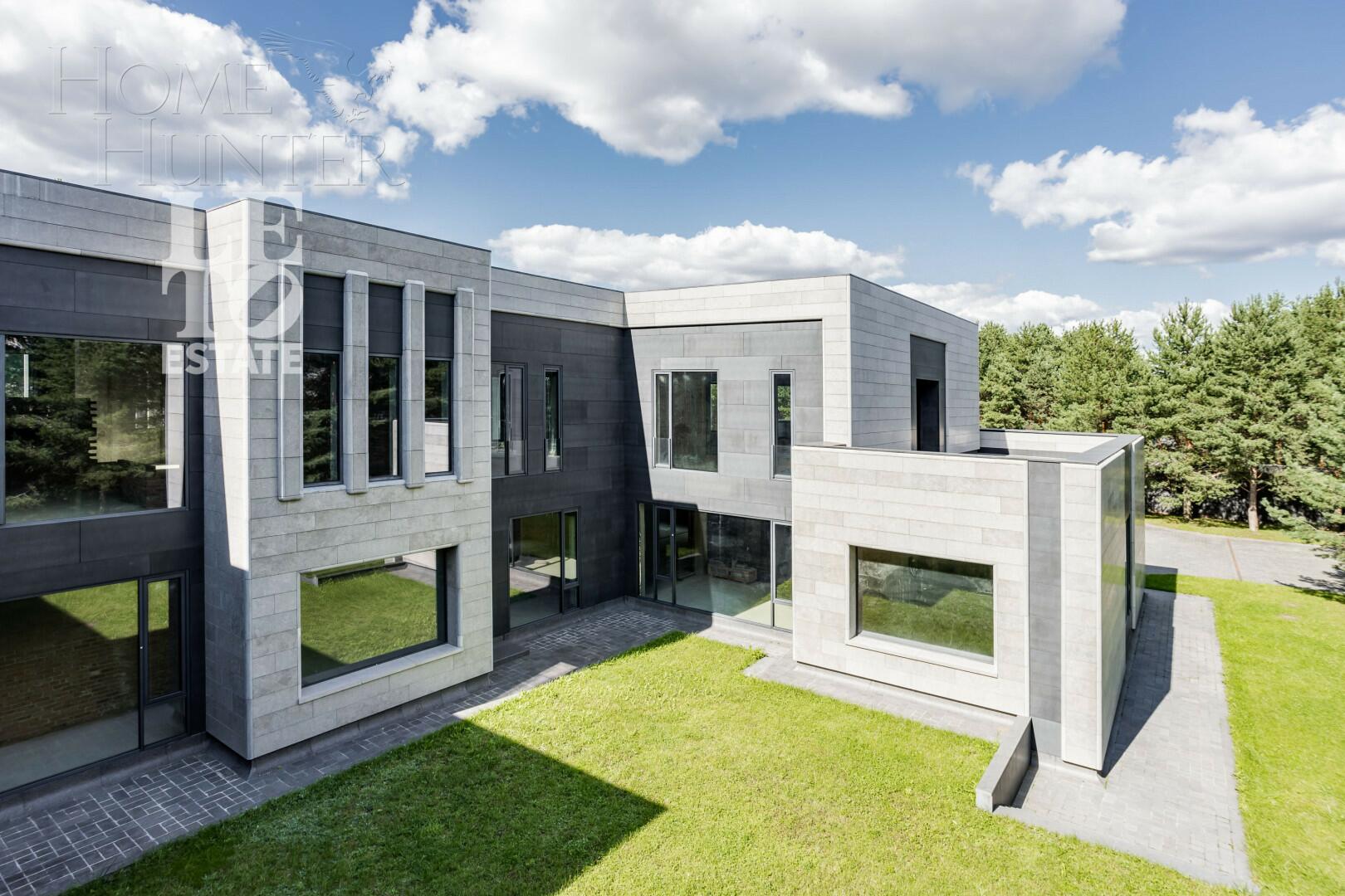 2-этажный коттедж 2 240 м² без отделки