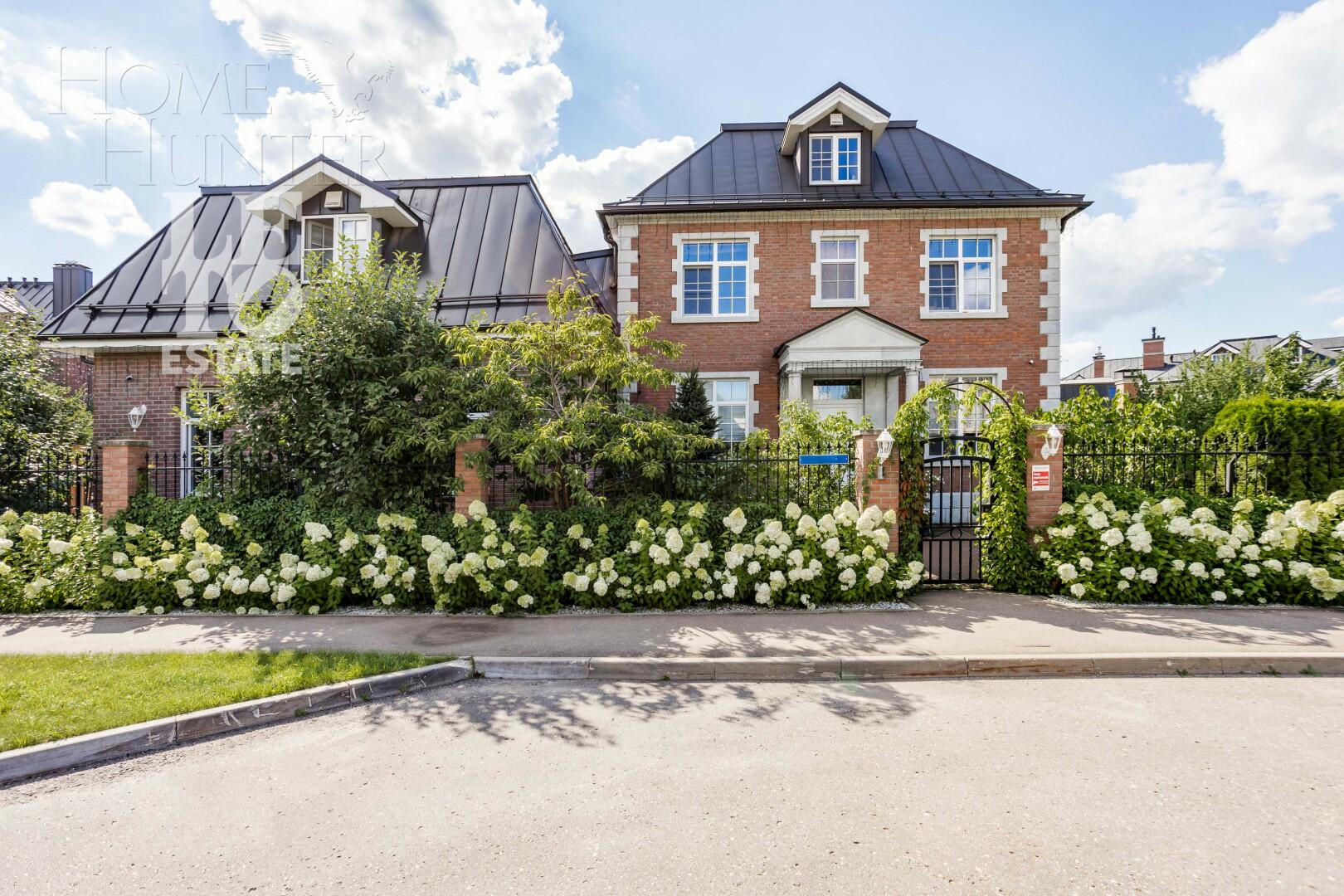 3-этажный коттедж 550 м² с отделкой