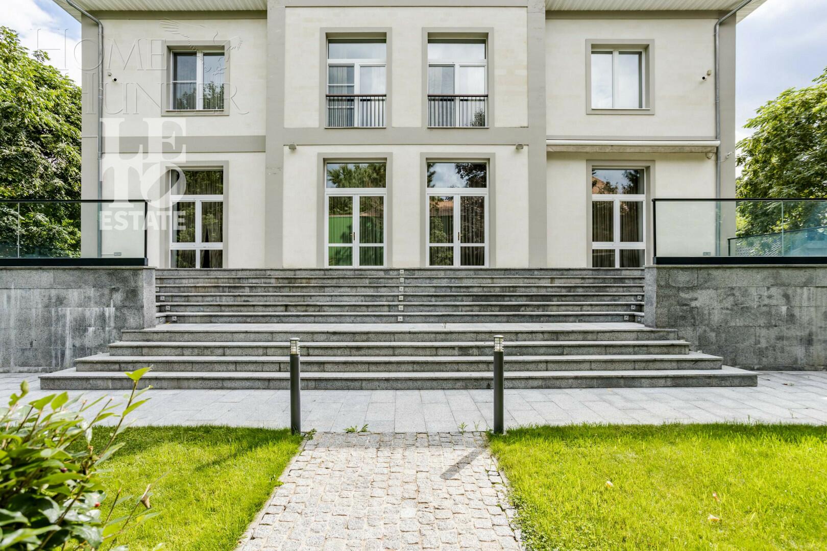 2-этажный коттедж 1 438 м² с отделкой