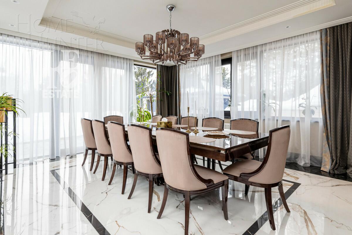 3-этажный коттедж 1 100 м² с отделкой