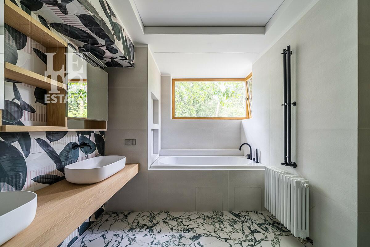 2-этажный коттедж 1 330 м² с отделкой