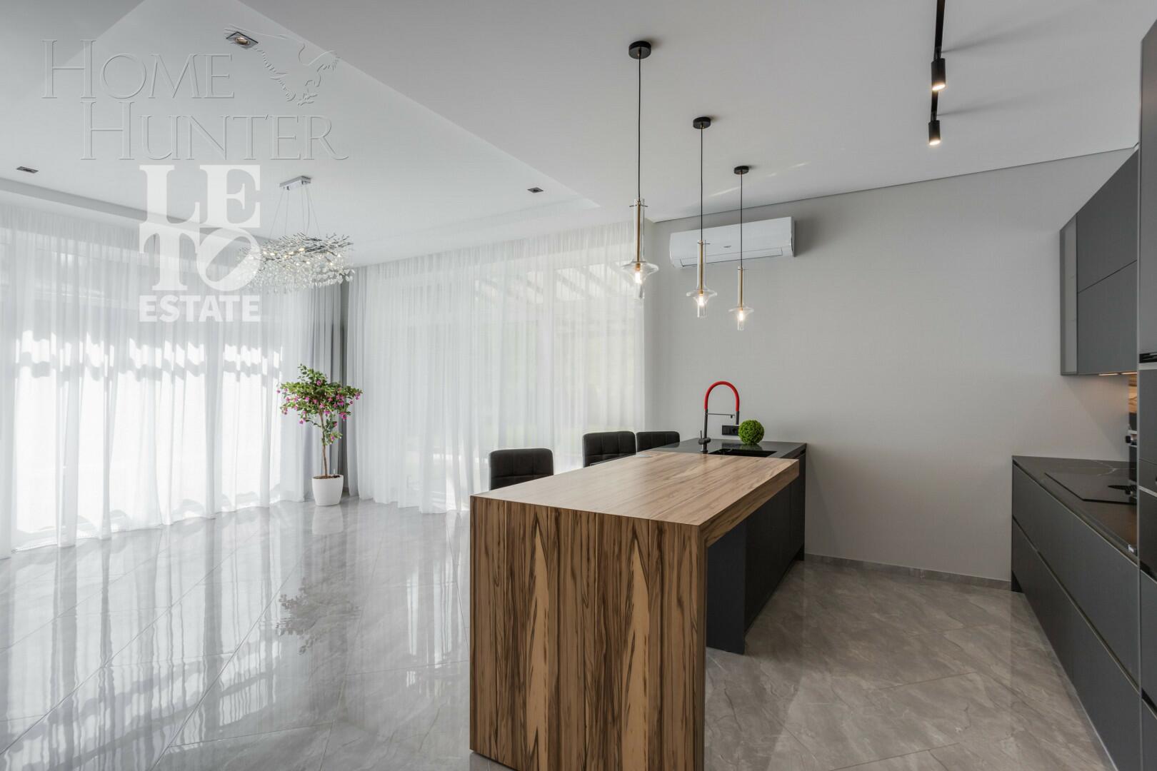 3-этажный коттедж 600 м² с отделкой