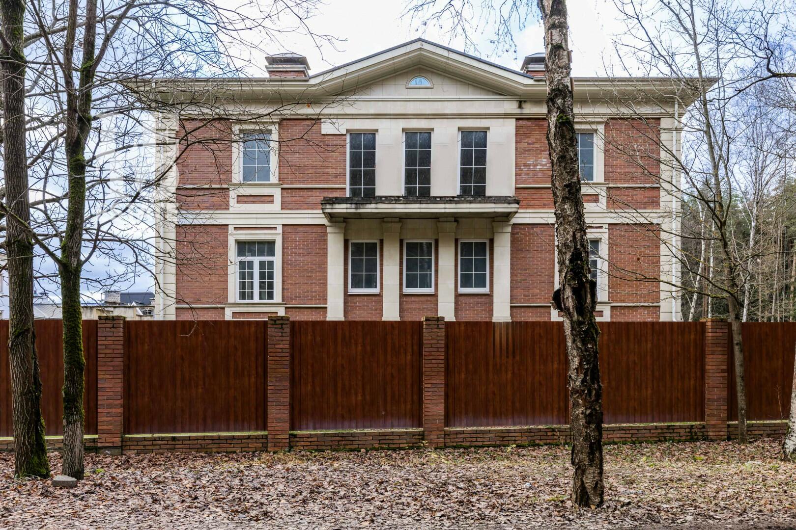 2-этажный коттедж 1 320 м² без отделки