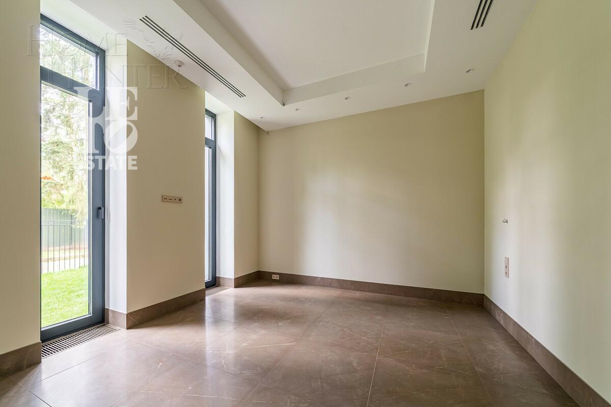 3-этажный коттедж 380 м² с отделкой