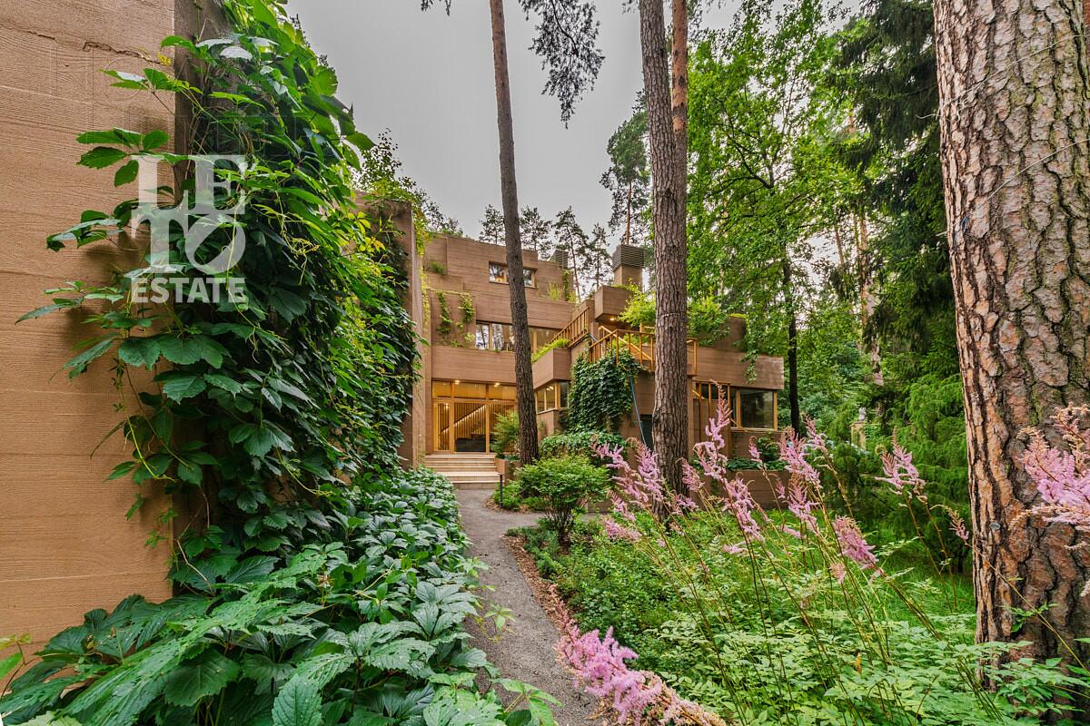 2-этажный коттедж 1 330 м² с отделкой