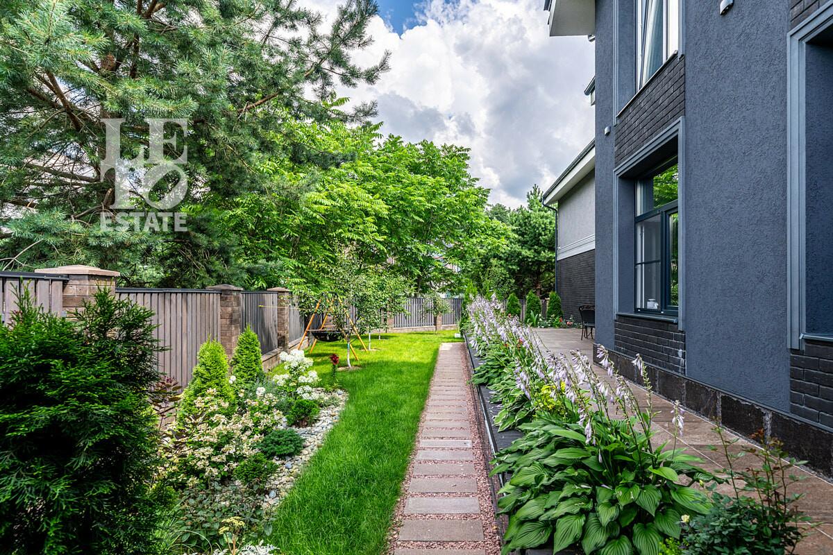 2-этажный коттедж 1 100 м² с отделкой