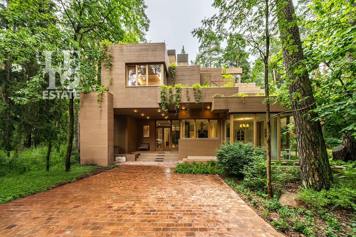 2-этажный коттедж 1 330 м² с отделкой