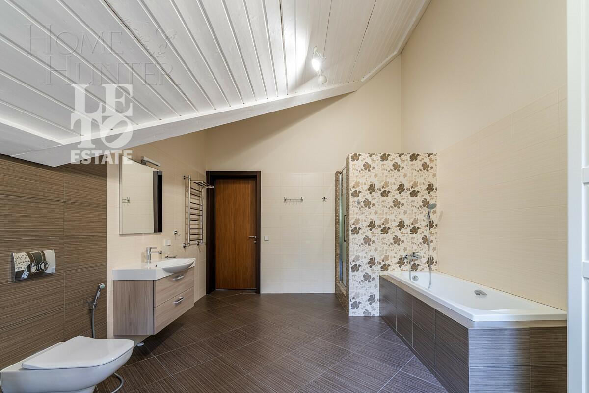 3-этажный коттедж 550 м² с отделкой