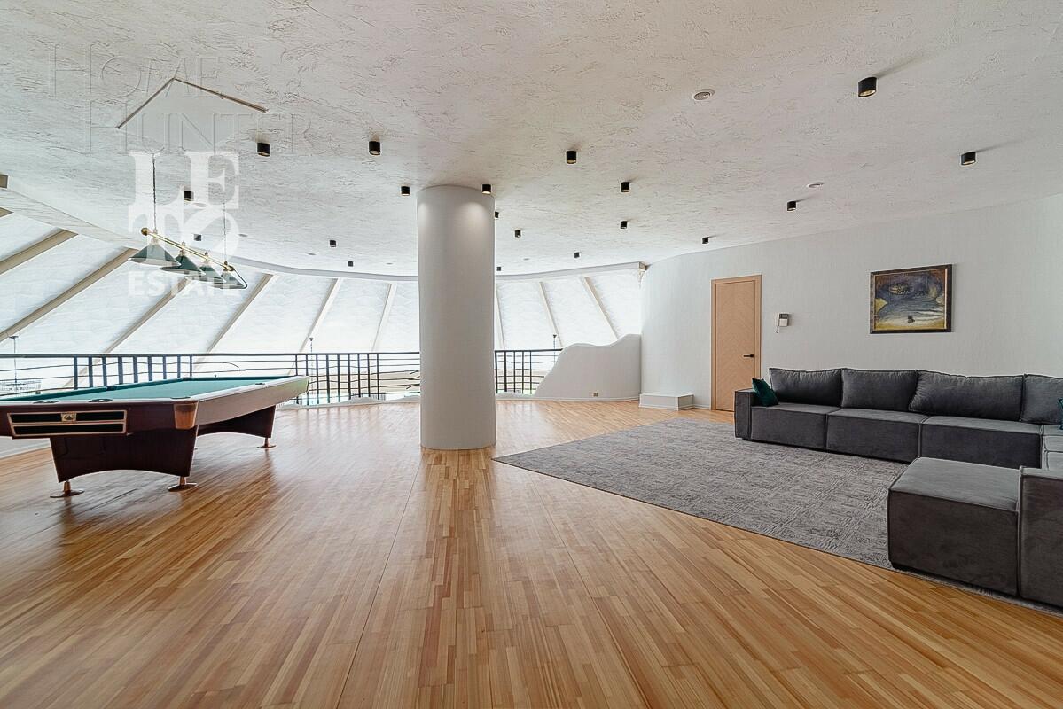 3-этажный коттедж 1 241 м² с отделкой