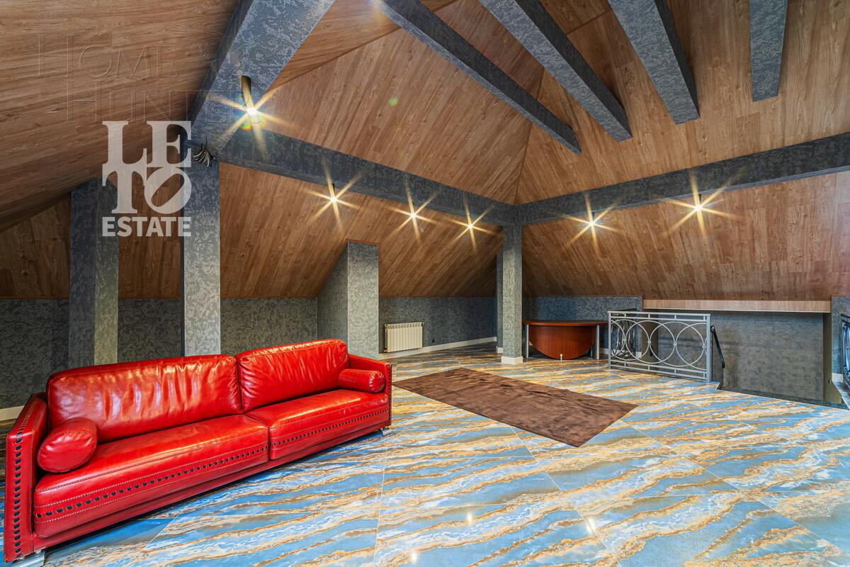 3-этажный коттедж 350 м² с отделкой