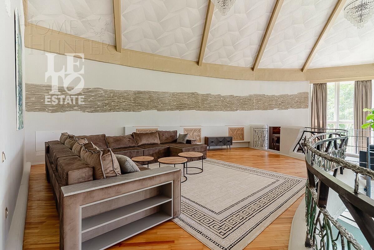 3-этажный коттедж 1 241 м² с отделкой