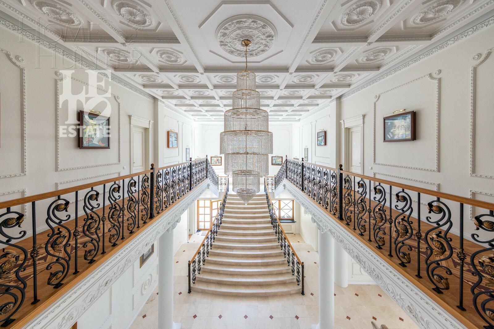 3-этажный коттедж 660 м² с отделкой