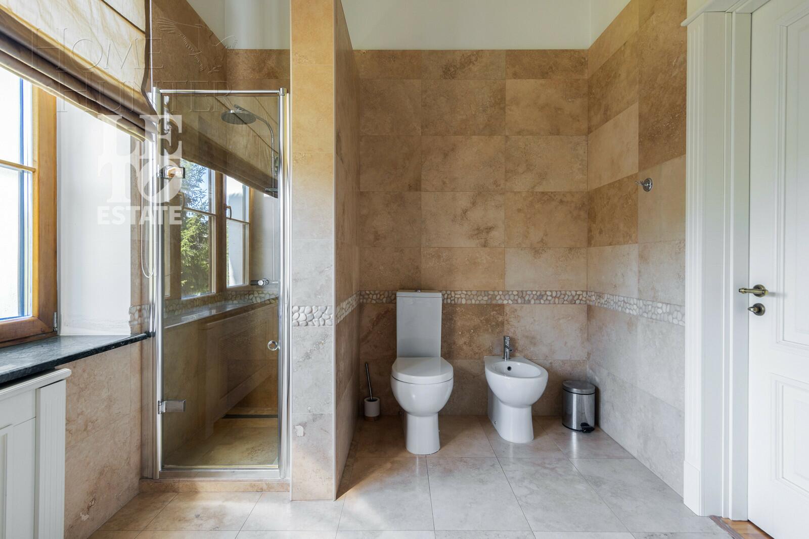 3-этажный коттедж 660 м² с отделкой