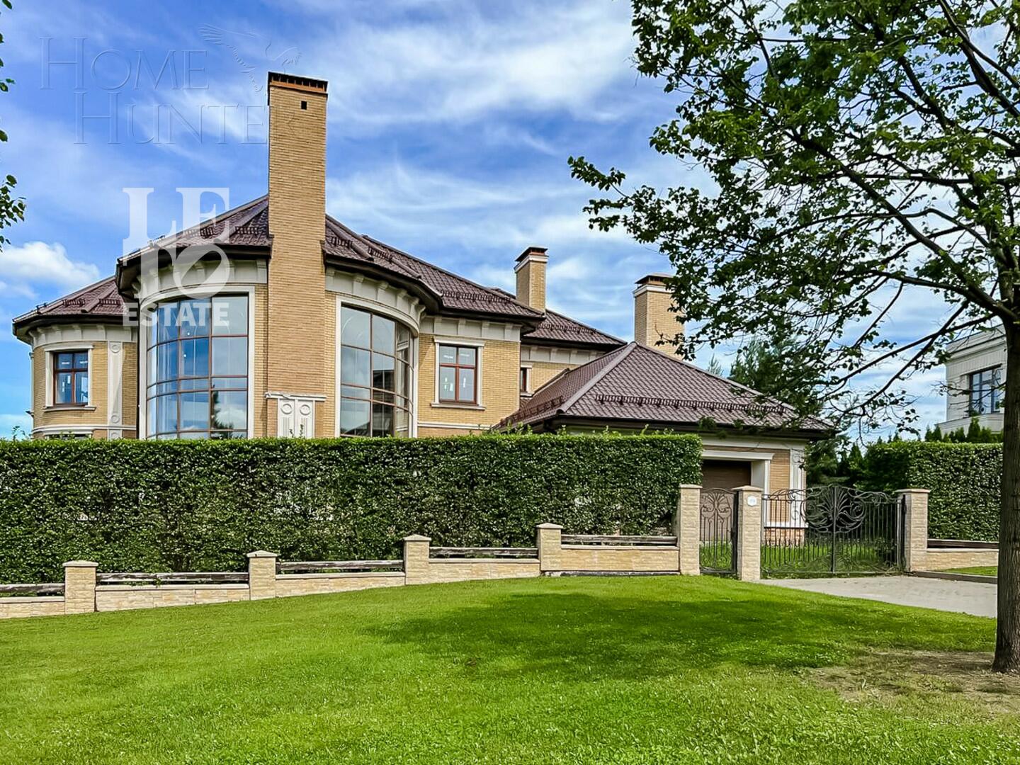 3-этажный коттедж 680 м² без отделки