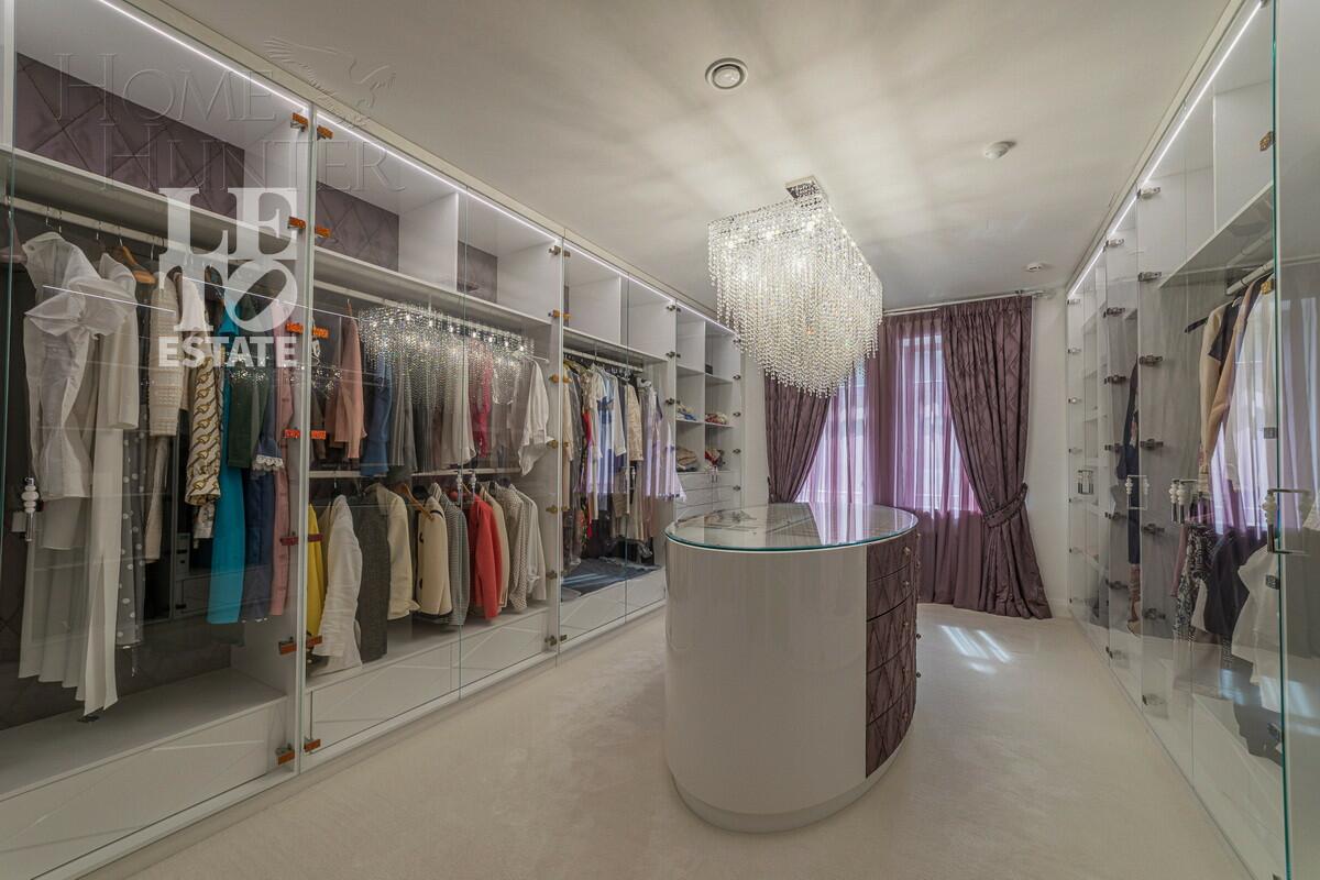 3-этажный коттедж 1 200 м² с отделкой