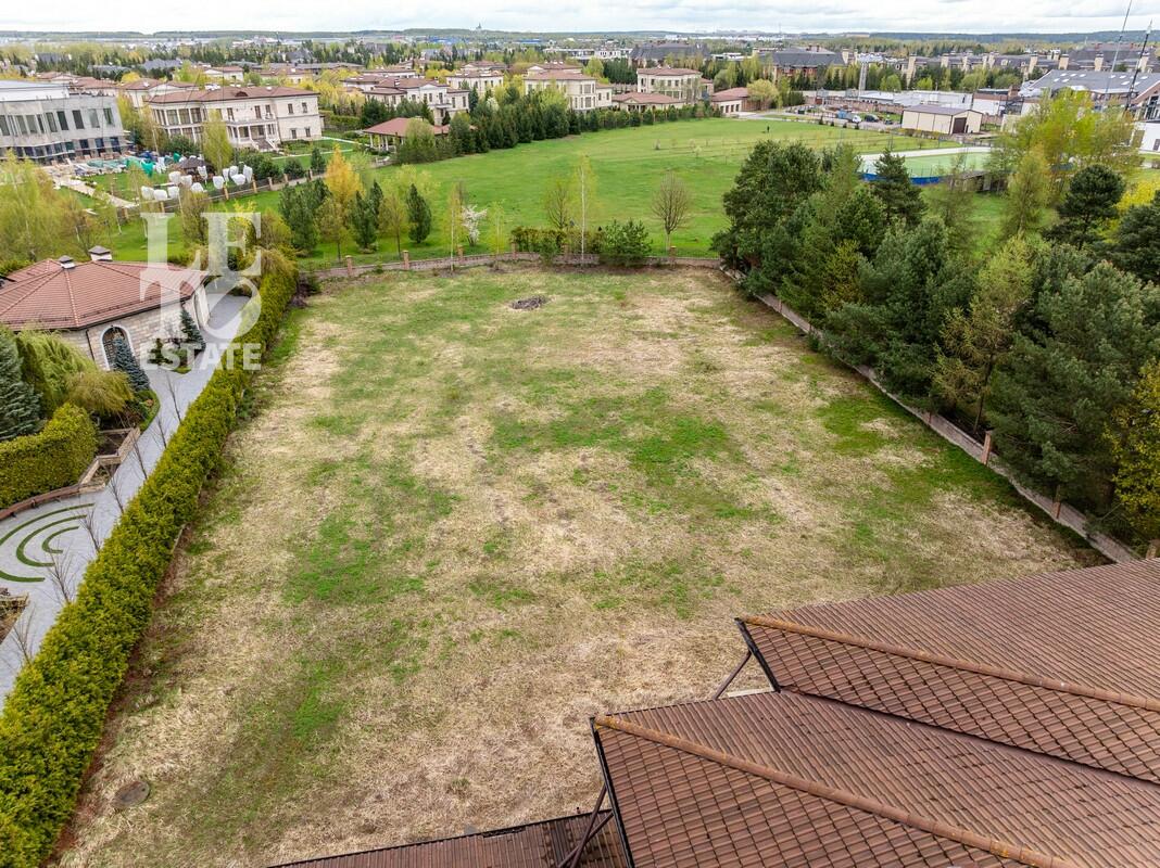 2-этажный коттедж 1 320 м² без отделки