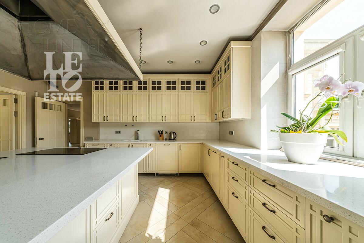 2-этажный коттедж 1 087 м² с отделкой