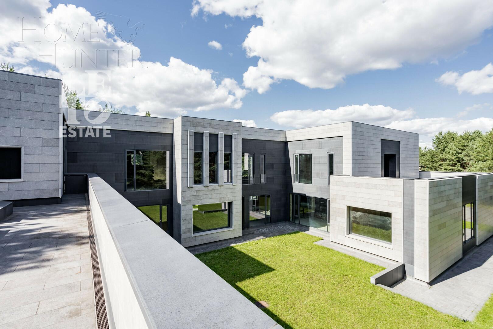 2-этажный коттедж 2 240 м² без отделки