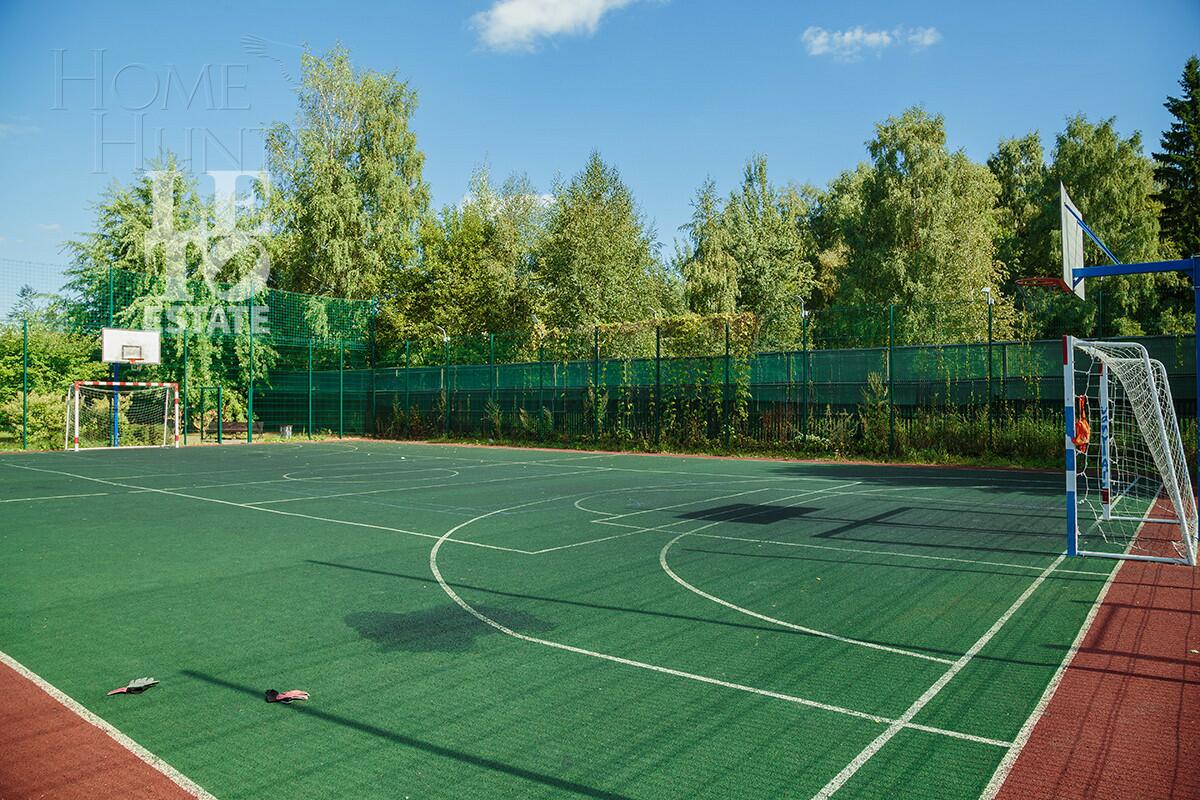 3-этажный коттедж 1 200 м² с отделкой