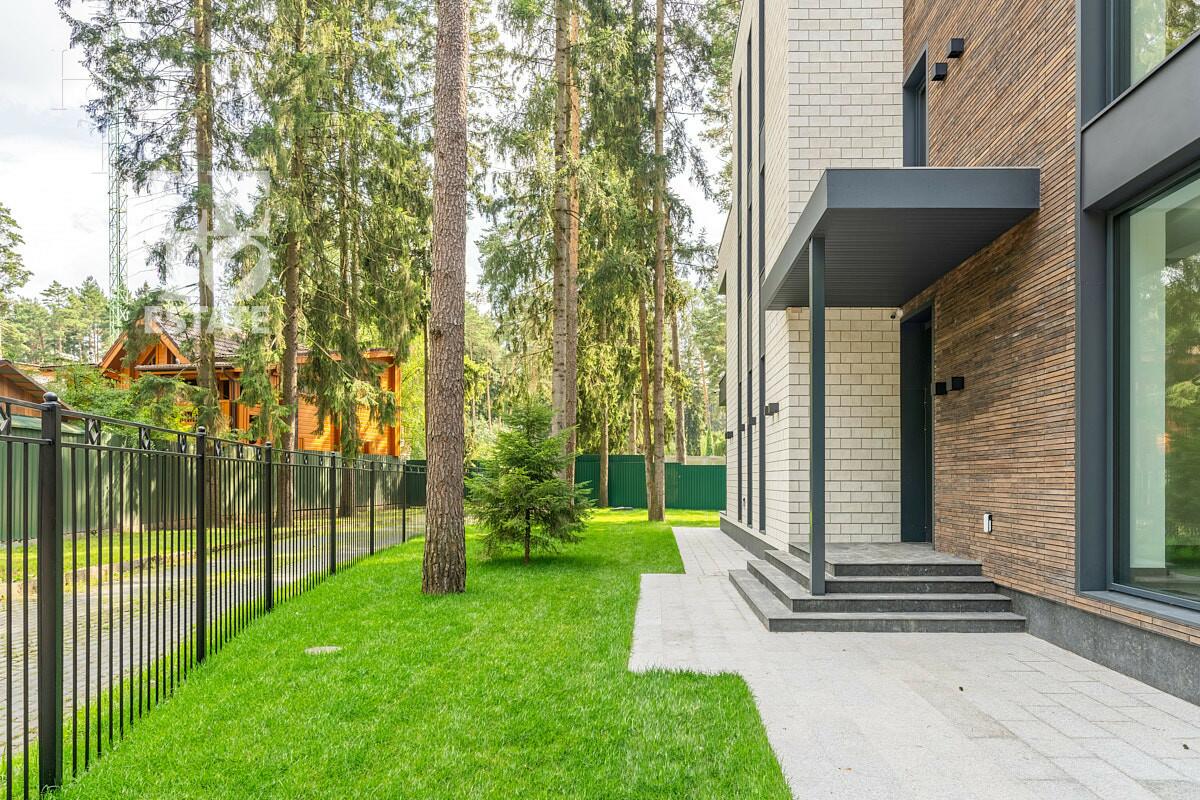 3-этажный коттедж 380 м² с отделкой