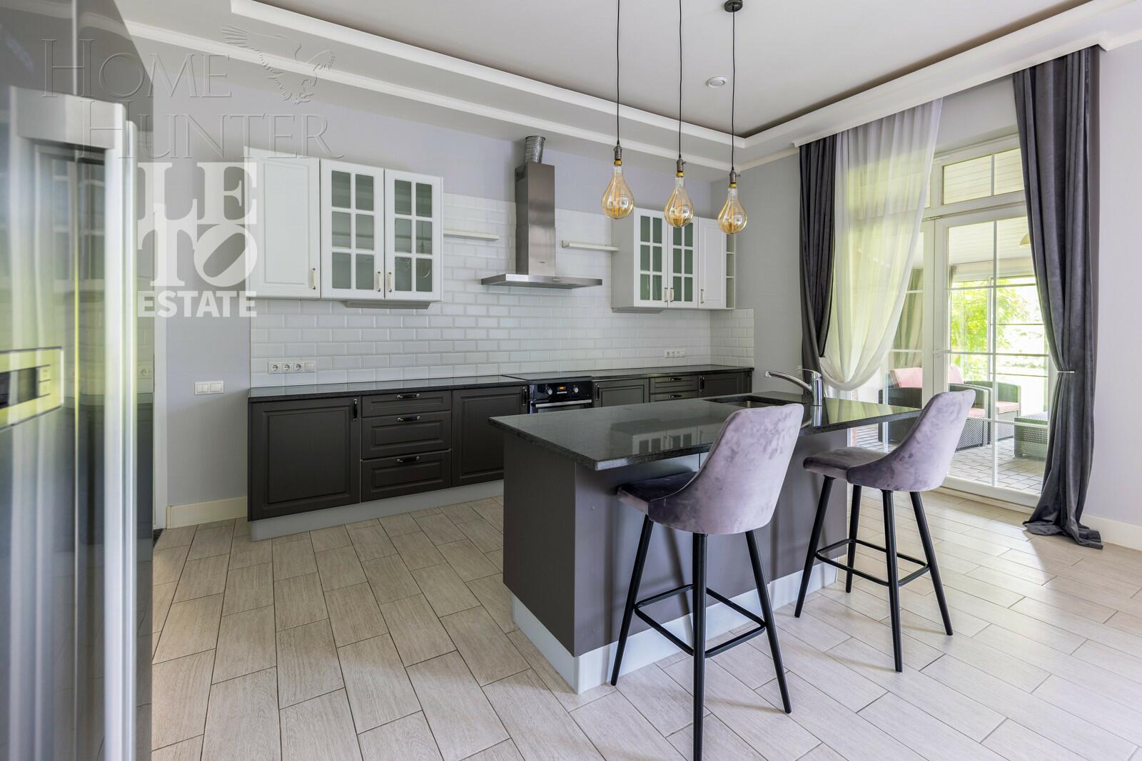 2-этажный коттедж 304 м² с отделкой