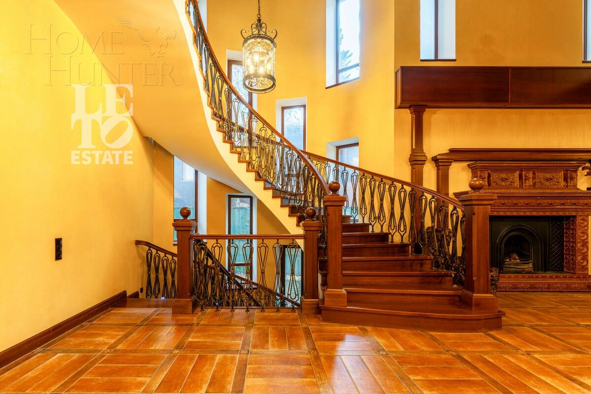 3-этажный коттедж 980 м² с отделкой