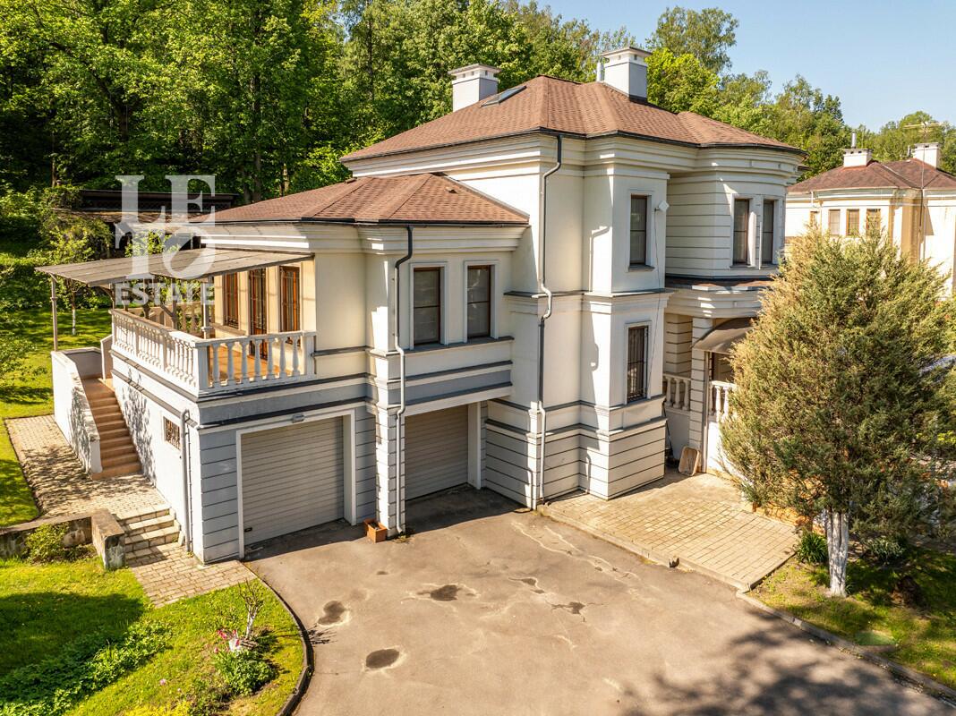 2-этажный коттедж 350 м² с отделкой