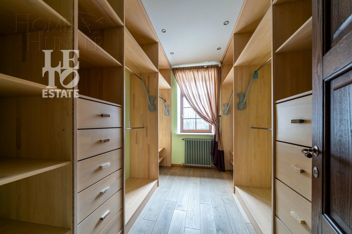 3-этажный коттедж 1 322 м² с отделкой