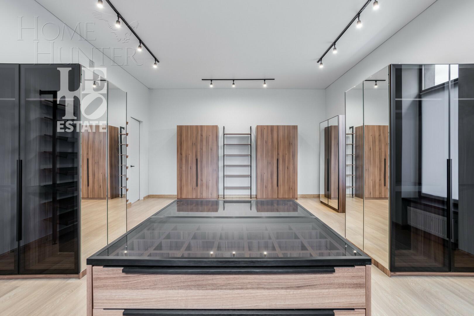 2-этажный коттедж 1 300 м² без отделки