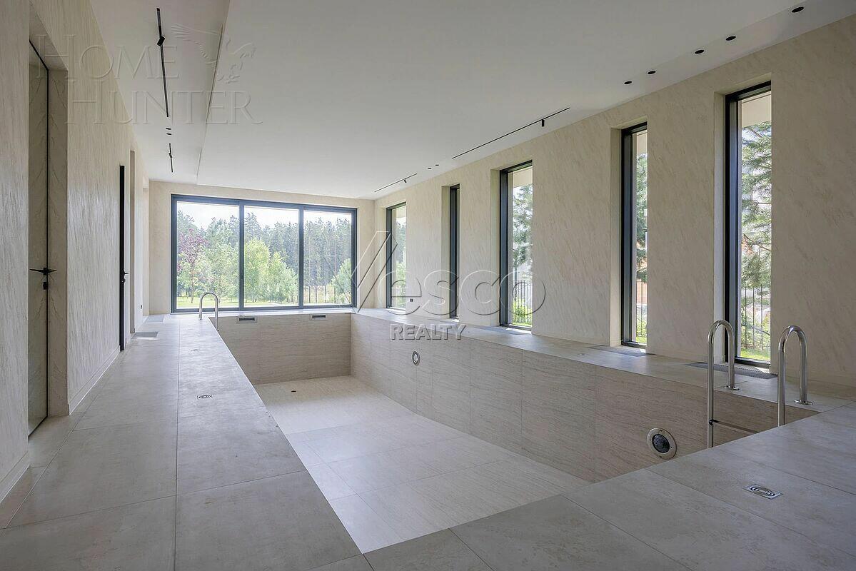 2-этажный коттедж 1 300 м² с отделкой