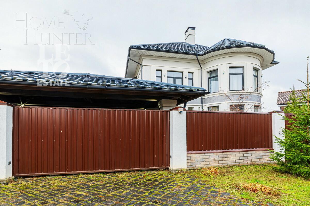 3-этажный коттедж 350 м² с отделкой