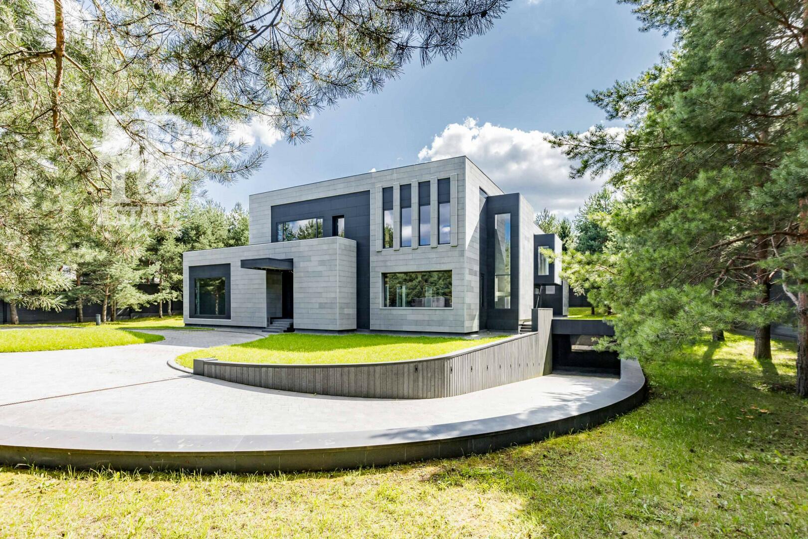 2-этажный коттедж 2 240 м² без отделки