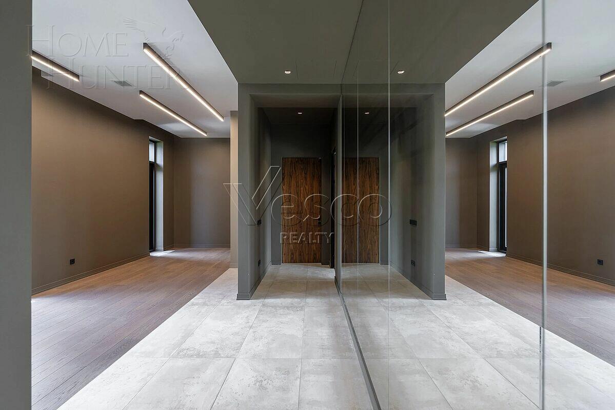 2-этажный коттедж 1 300 м² с отделкой