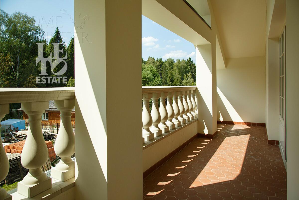 2-этажный коттедж 1 569 м² без отделки