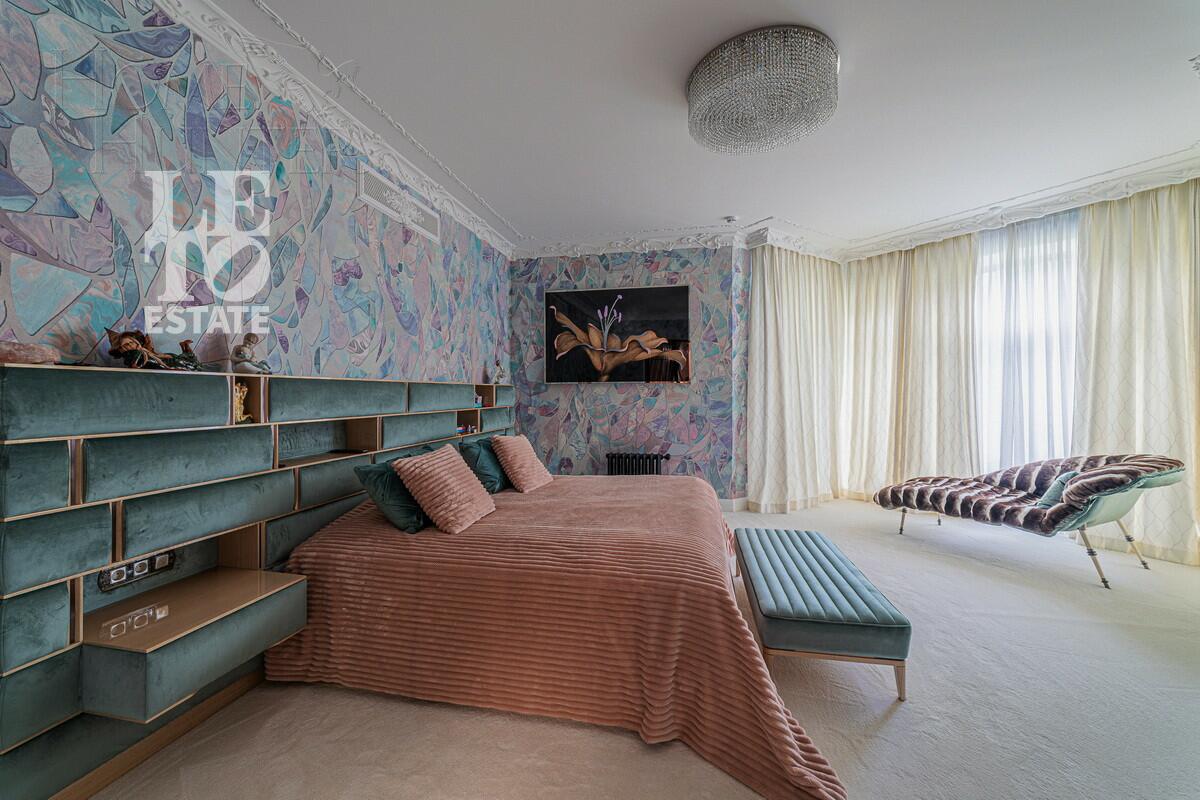 3-этажный коттедж 1 200 м² с отделкой