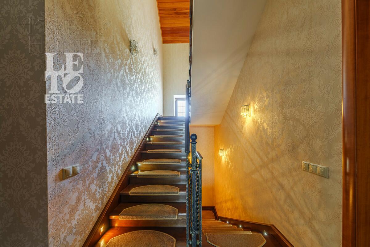 2-этажный коттедж 1 000 м² с отделкой