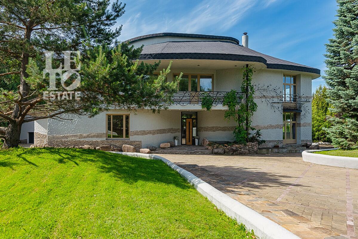 3-этажный коттедж 1 241 м² с отделкой