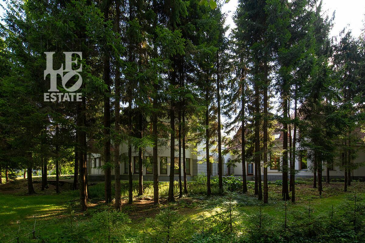 2-этажный коттедж 1 100 м² с отделкой