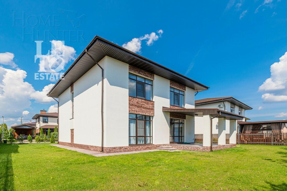 2-этажный коттедж 240 м² с отделкой