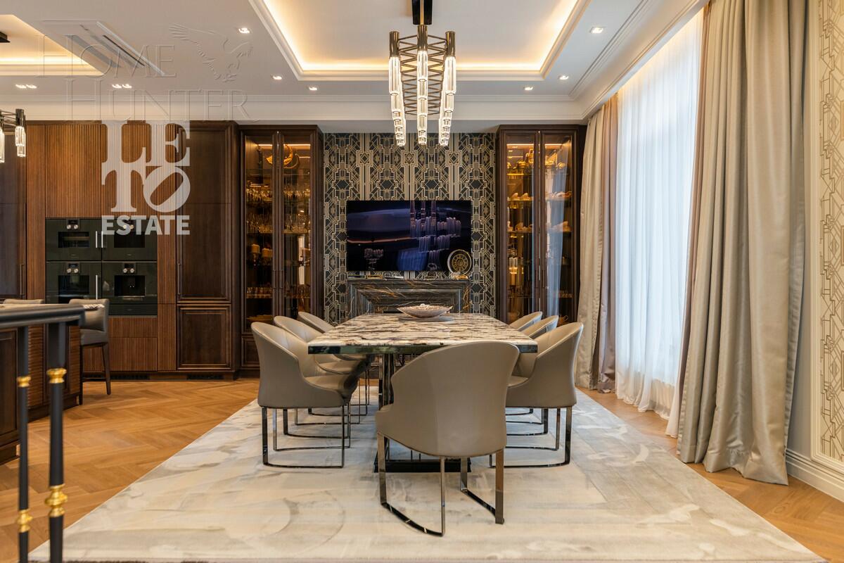 3-этажный коттедж 1 100 м² с отделкой