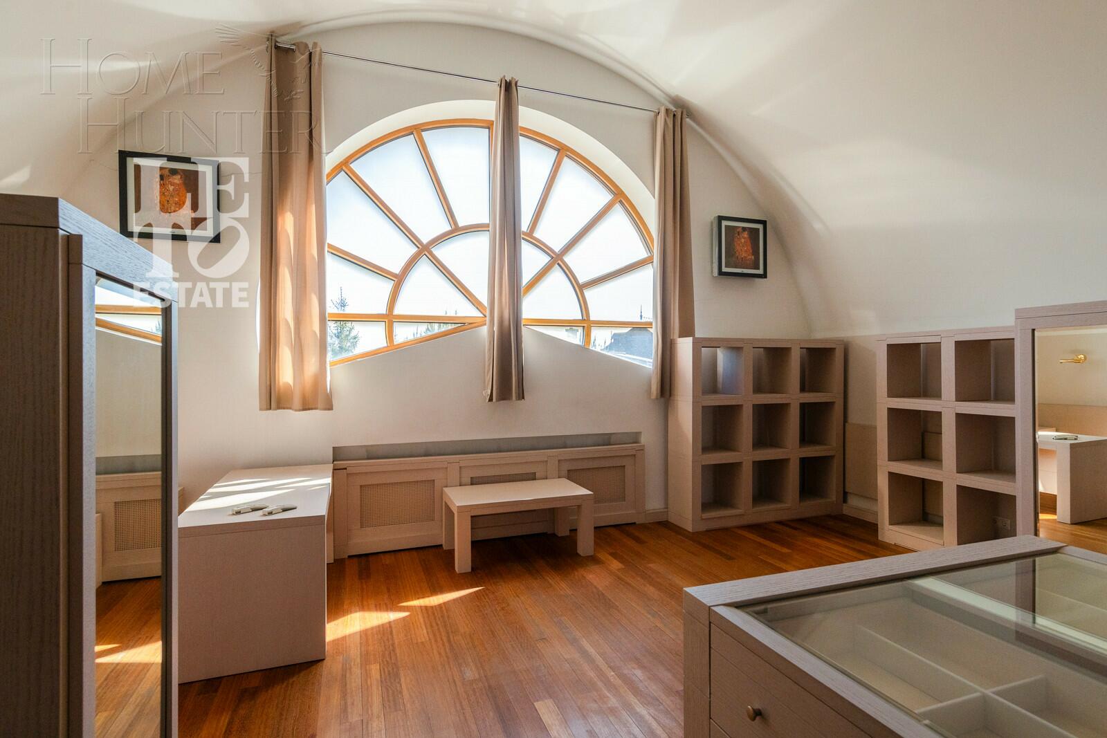 3-этажный коттедж 660 м² с отделкой