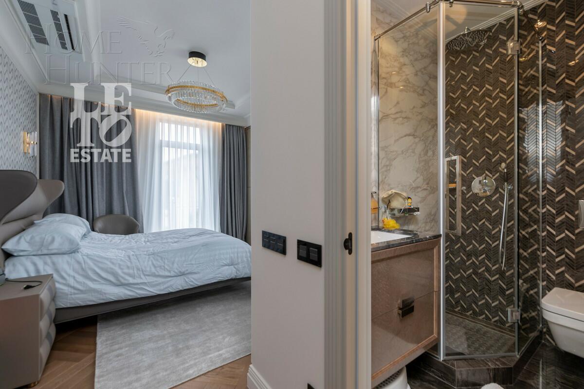 3-этажный коттедж 1 100 м² с отделкой