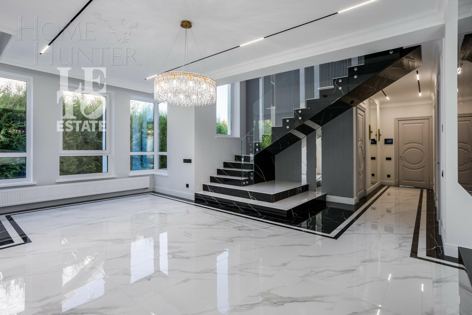 2-этажный коттедж 240.6 м² с отделкой