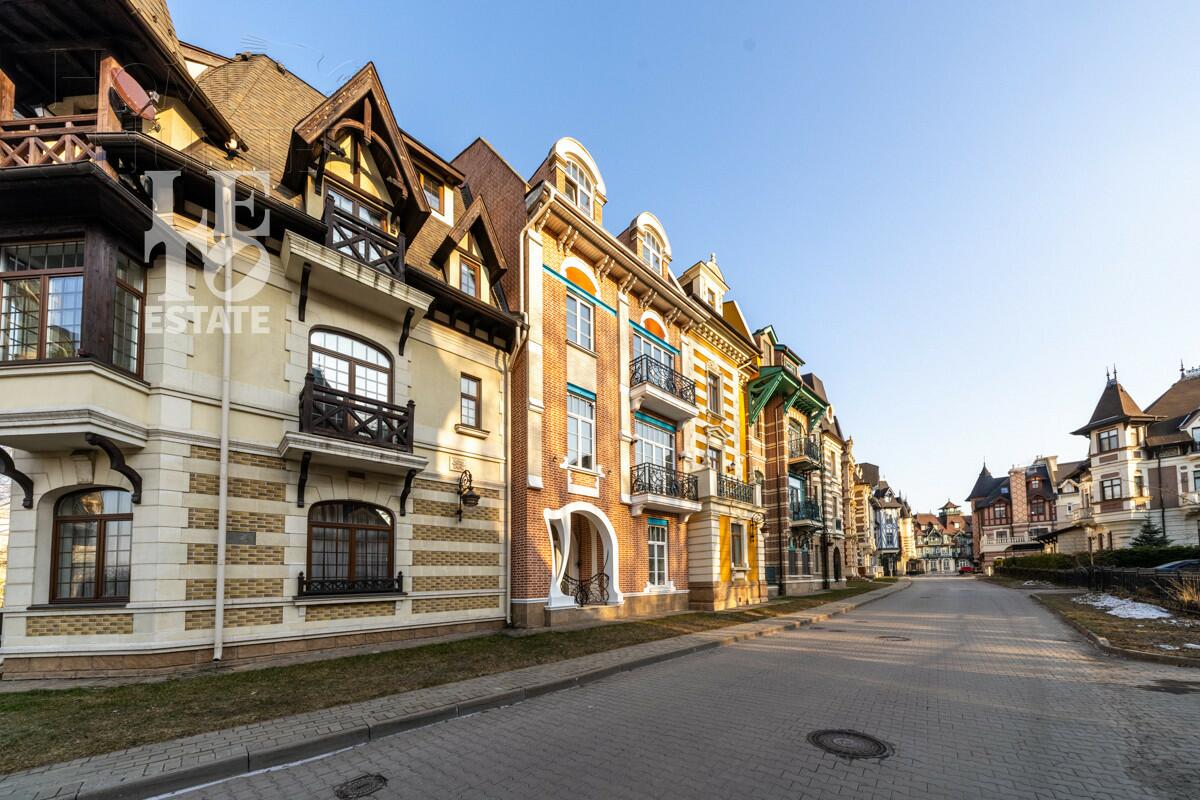 4-этажный таунхаус 395 м² без отделки