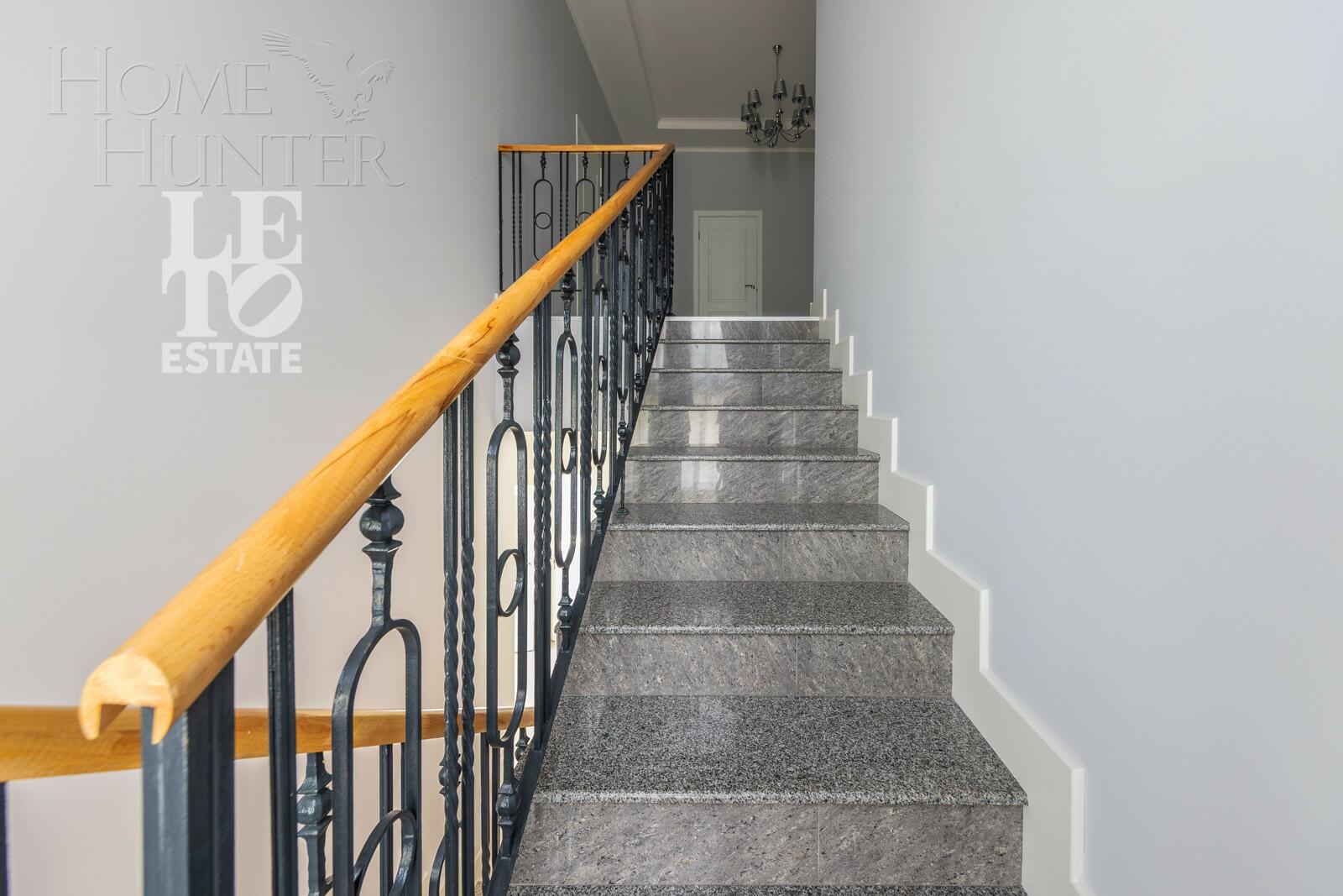 2-этажный коттедж 304 м² с отделкой