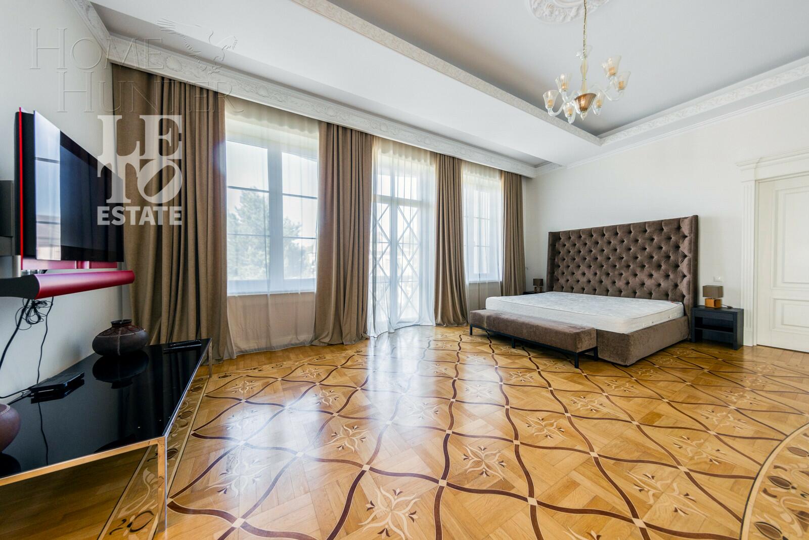 3-этажный коттедж 660 м² с отделкой