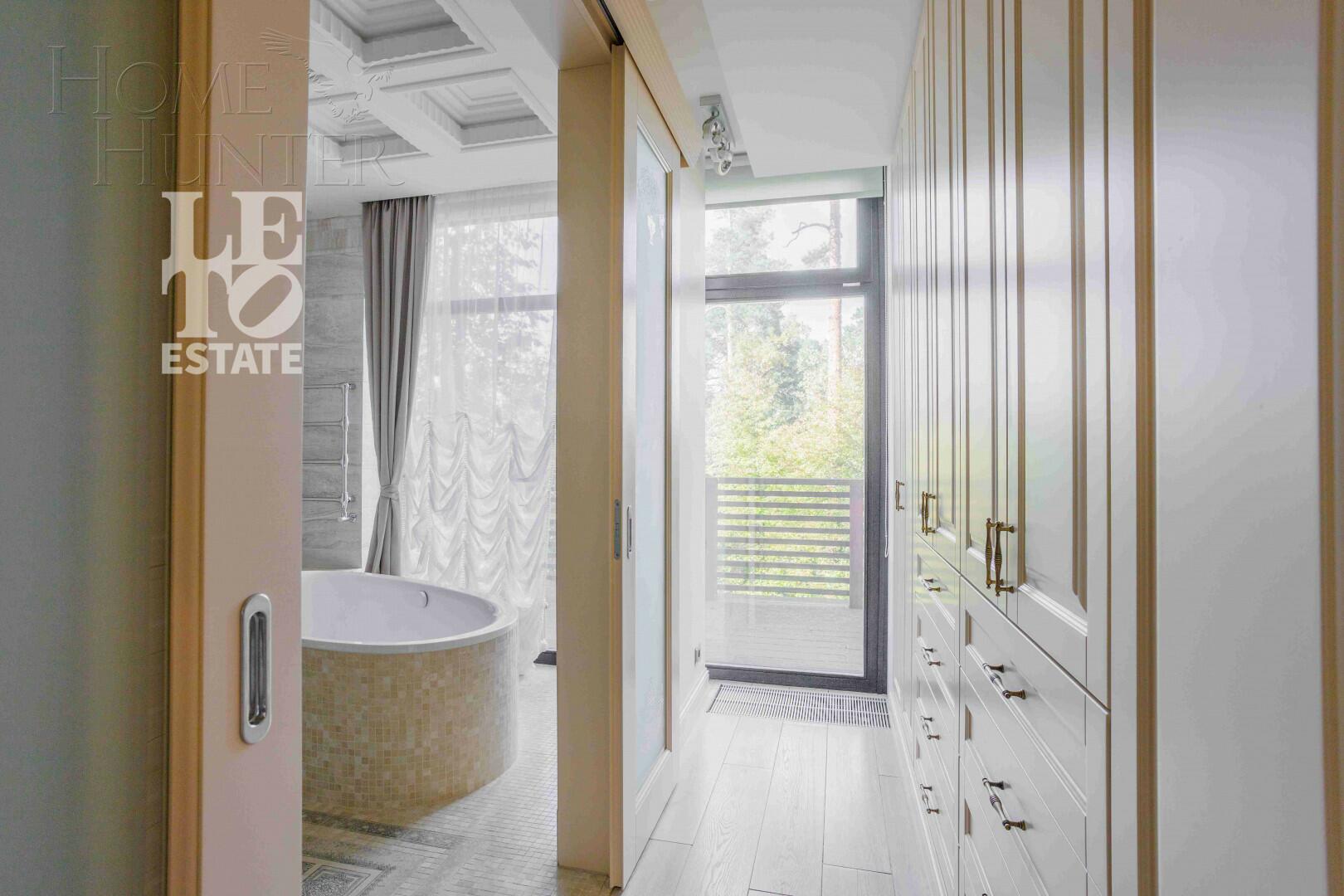 3-этажный таунхаус 340 м² с отделкой