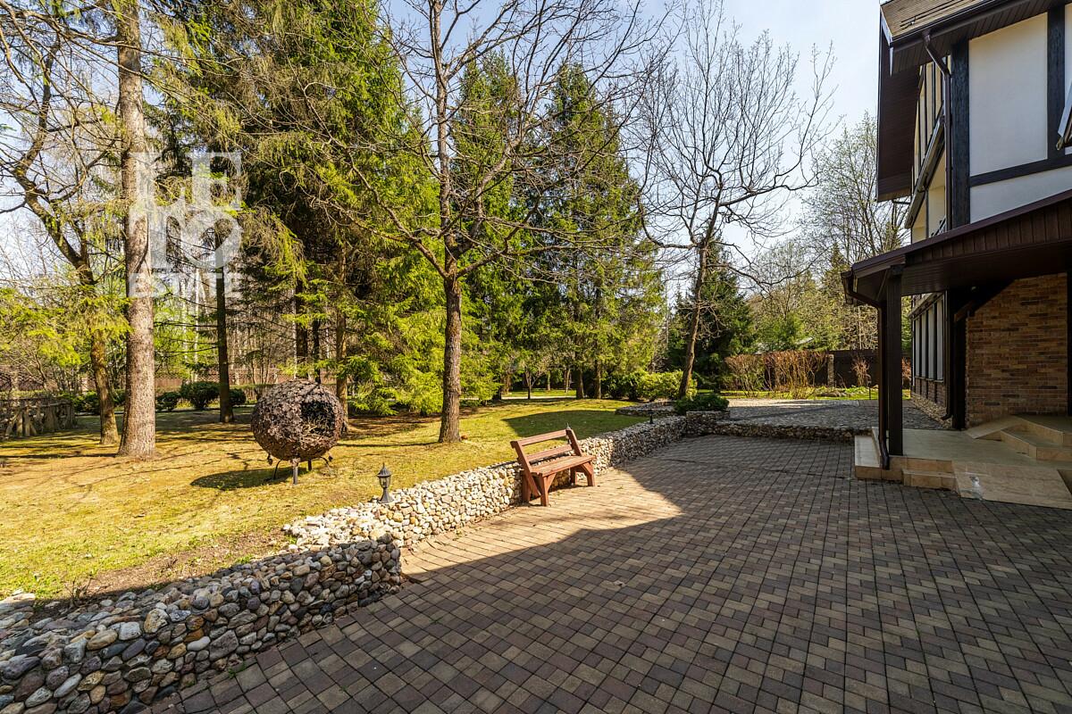 3-этажный коттедж 550 м² с отделкой